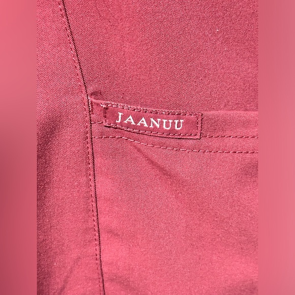 Jaanuu Wine Scrub Top Size Medium (M) - Picture 4 of 4